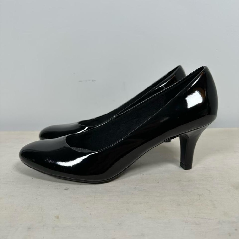 Black Patent Leather Pumps - Picture 7 of 8